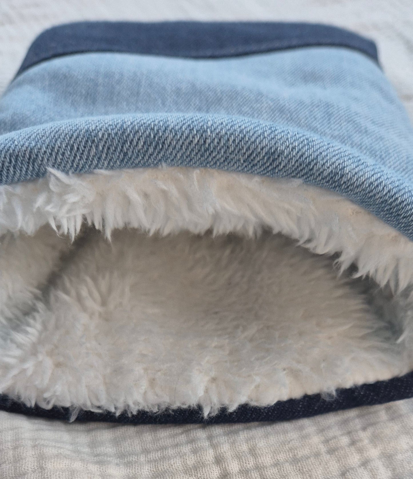 Éva Cosy - Book Protector