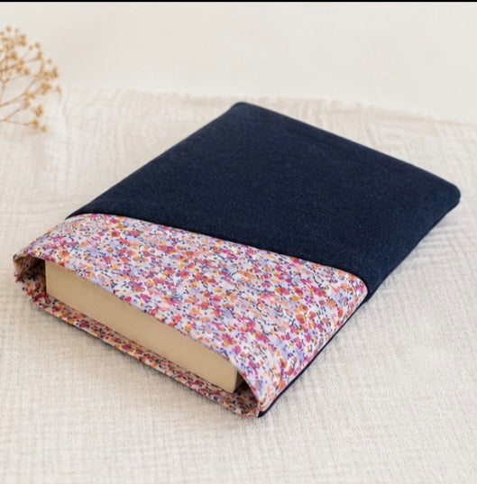 Éva Indigo - Book Protector