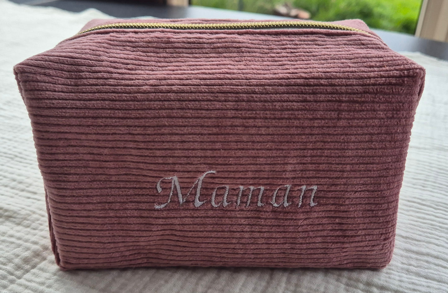 "La Omi Maman" Toiletry Bag – Size S – Hand-embroidered – Unique Piece