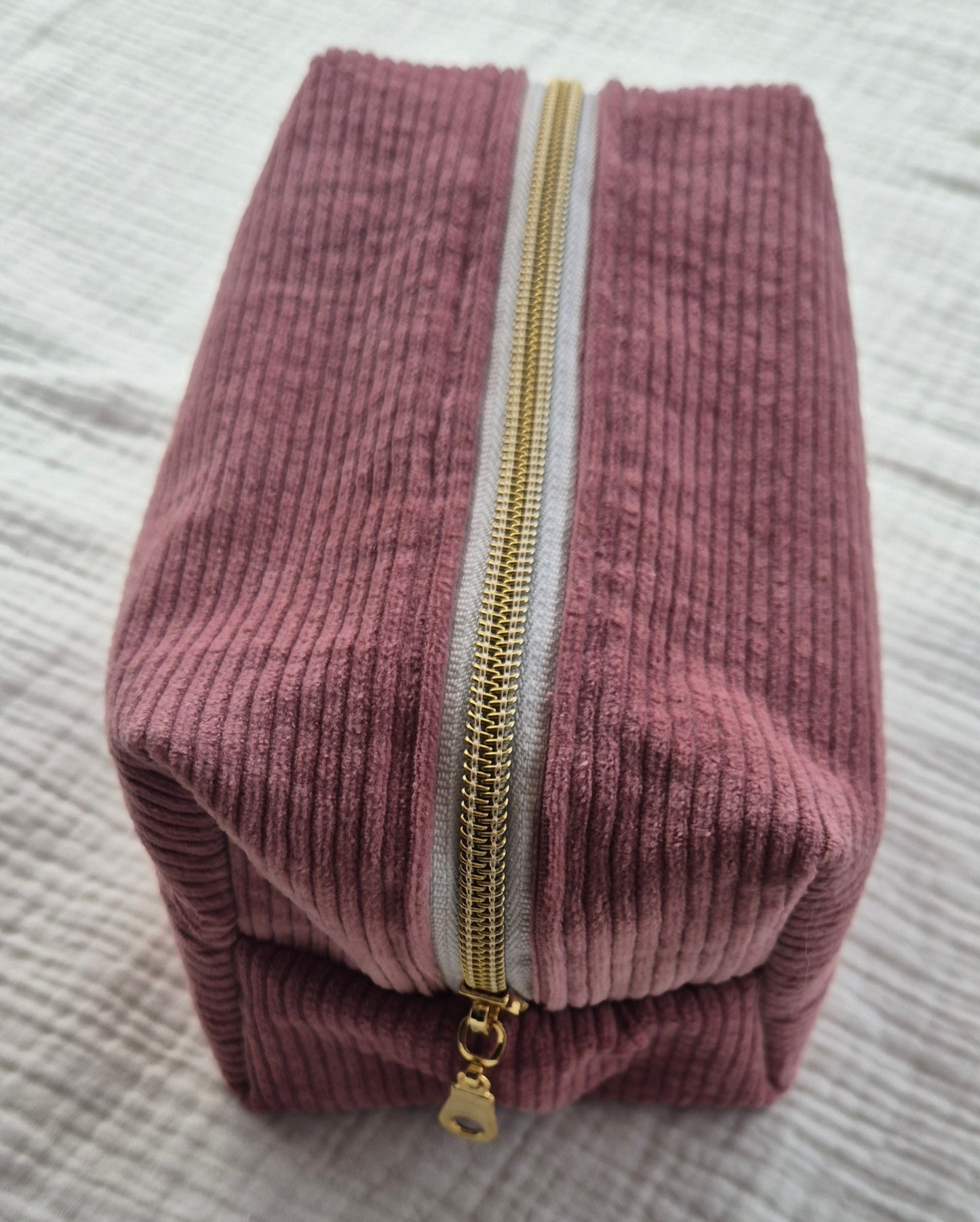 "La Omi Maman" Toiletry Bag – Size S – Hand-embroidered – Unique Piece