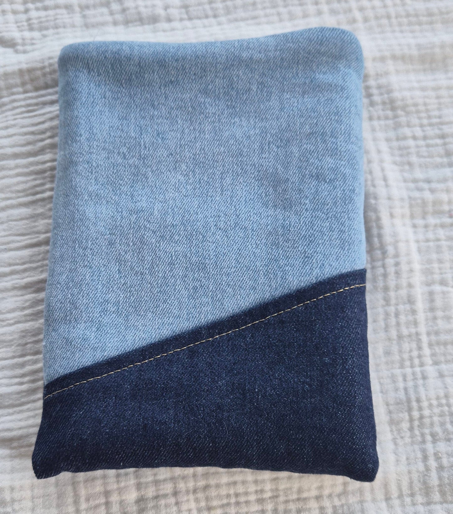 Éva Cosy - Book Protector