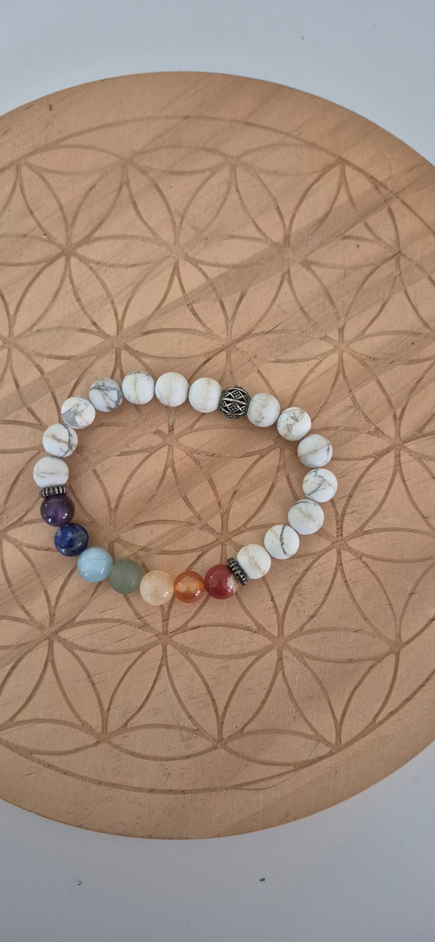 "Alignment & Balance" Bracelet – 7 Chakras & Howlite