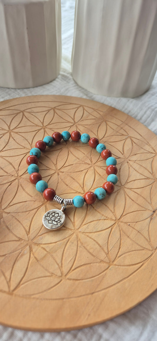 Bracelet "Terre & Ciel" – Howlite Turquoise, Jaspe Rouge & Charm Fleur